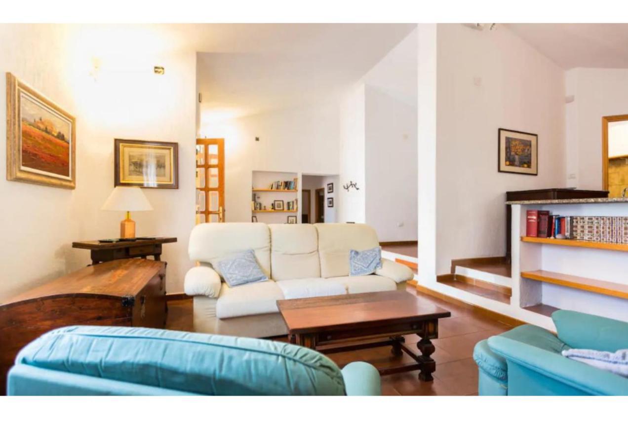 Casa Vacanze A Pochi Passi Dal Mare ラ・マッダレーナ エクステリア 写真