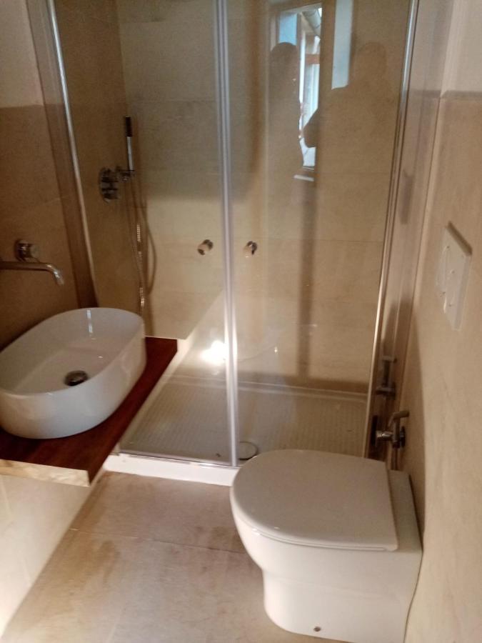 Casa Vacanze A Pochi Passi Dal Mare ラ・マッダレーナ エクステリア 写真